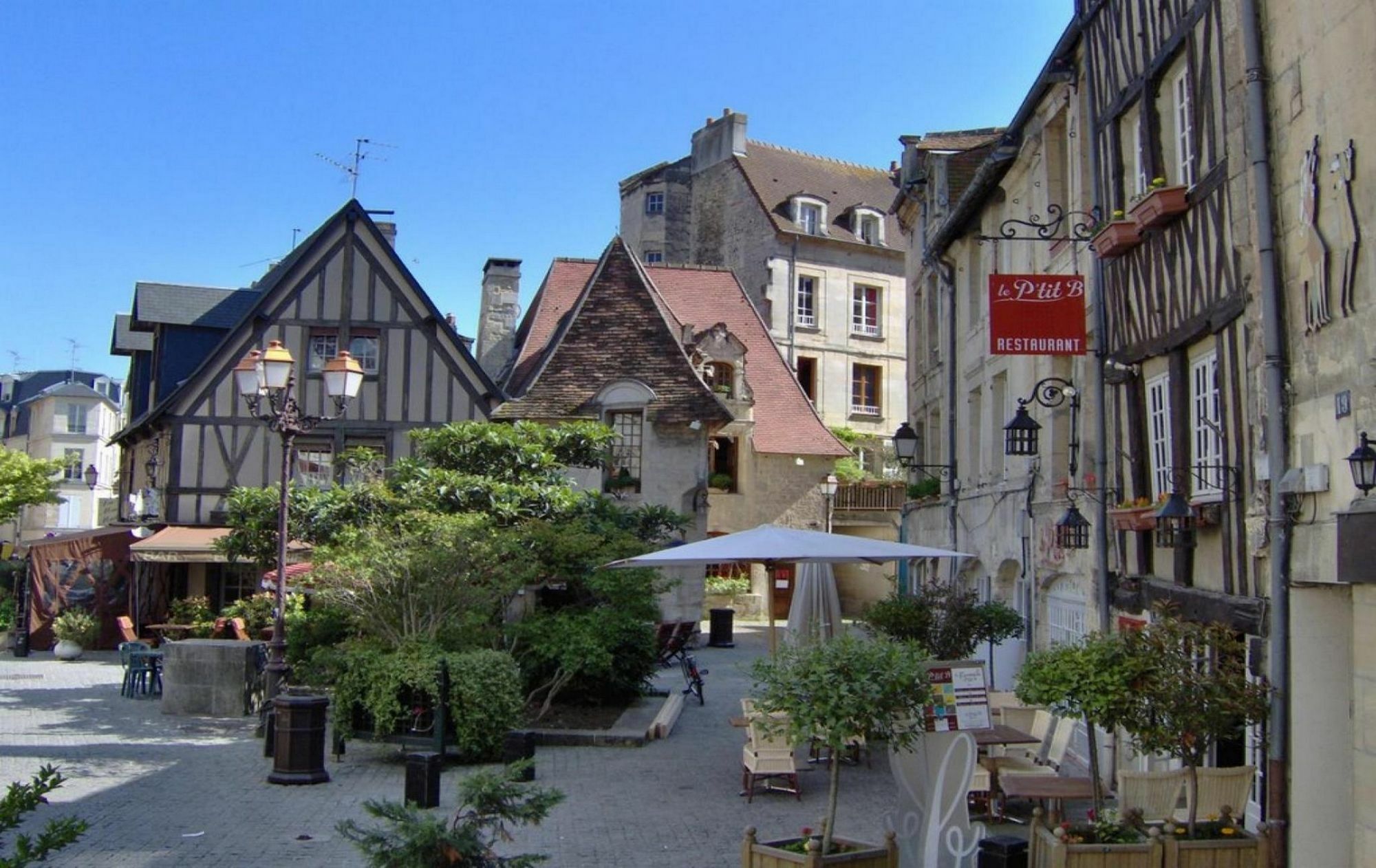 Hotel Des Quatrans Caen Exterior foto
